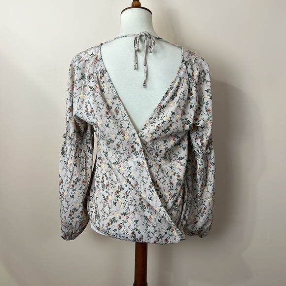 Tied back romantic blouse - Picture 8 of 8